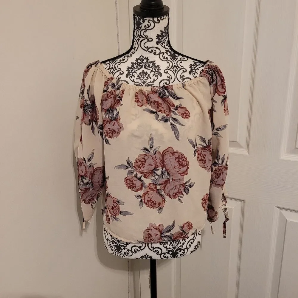 Live 4 truth floral top‎